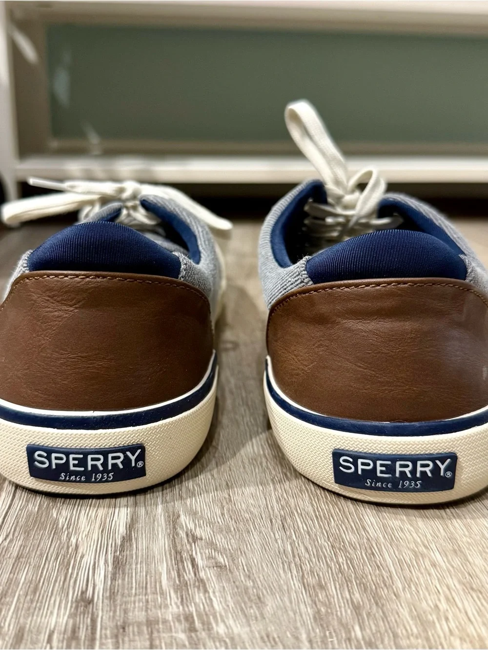 Sperry excellent only